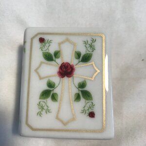 1999‎ Avon Gift Collection Keepsake Bible Box  God Bless You  Vintage